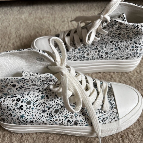 NWOT Primark High Top Sneakers - Picture 2 of 8